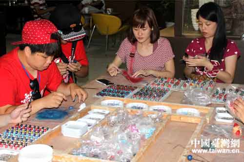 制作潮汕特色手工藝品