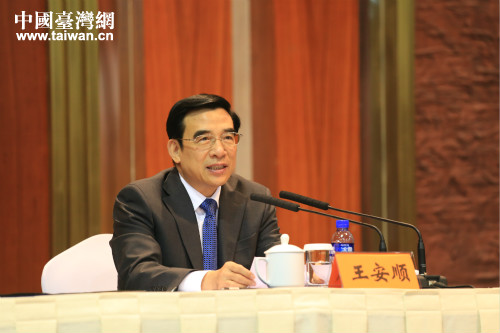 北京市委副書記、市長(zhǎng)王安順作報(bào)告