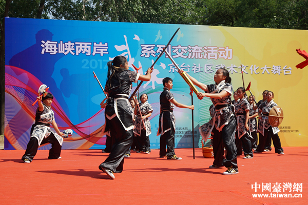臺(tái)灣實(shí)踐大學(xué)同學(xué)們帶來宋江陣表演