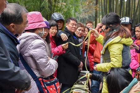 說明: 參訪國際竹藝城,并體驗(yàn)竹編傳統(tǒng)工藝