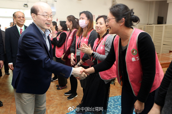 劉結(jié)一看望慰問東莞臺商子弟學(xué)校師生和家長代表