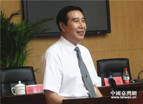 臺(tái)盟中央副主席黃志賢代表臺(tái)盟中央致賀詞