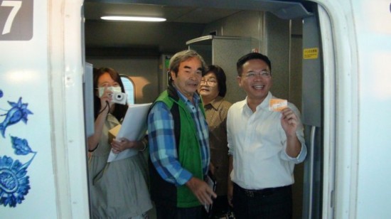 臺高鐵苗栗彰化云林三站通車營運 民眾搶搭紀(jì)念