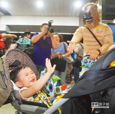 “鬼怪樂團”臺北搭火車游客喊贊小孩嚇哭（圖）