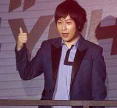 阿信億元身家仍儉約 穿三年前舊衣現(xiàn)身