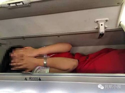 準(zhǔn)空姐化身美人魚 性感出鏡秒殺林允（組圖）