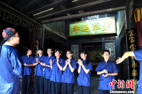 營員們學(xué)經(jīng)商之道。　洪江古商城供圖 攝