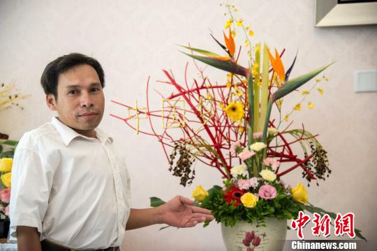 圖為學(xué)員及其作品�！『閳�(jiān)鵬 攝