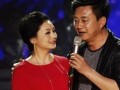 朱軍與嬌妻親密合唱 43歲譚梅苗條依舊