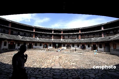 福建土樓被聯(lián)合國教科文組織授予“遺產(chǎn)保護(hù)杰出成就獎”。