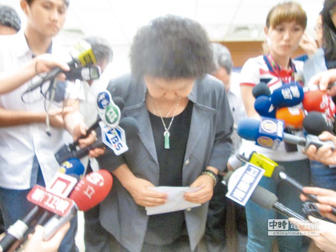 陳菊道歉 副市長及三局長“演戲請(qǐng)辭”推托責(zé)任