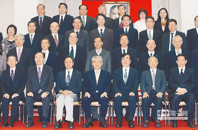 臺"行政院長"今將率"內(nèi)閣"總辭 成員共進退心意決