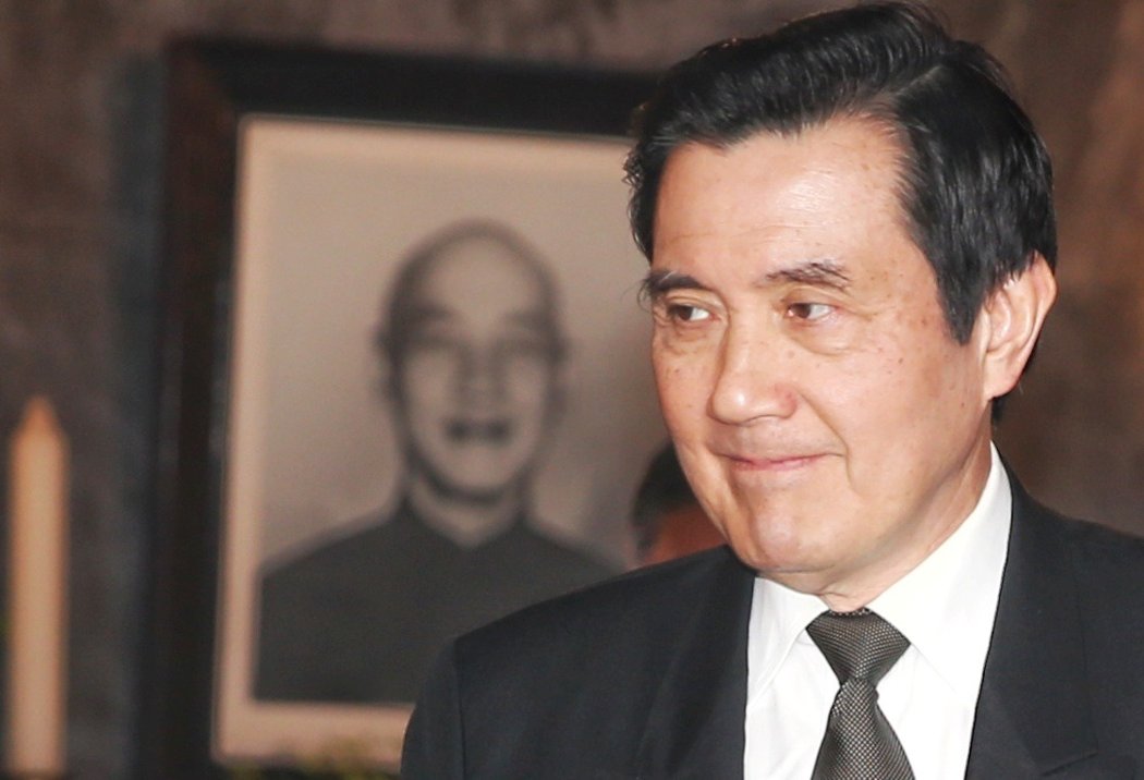蔣介石逝世42周年 馬英九慈湖謁靈