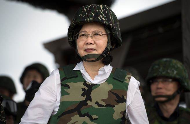 臺退伍軍人防務(wù)部門前抗議，盼年改不溯既往