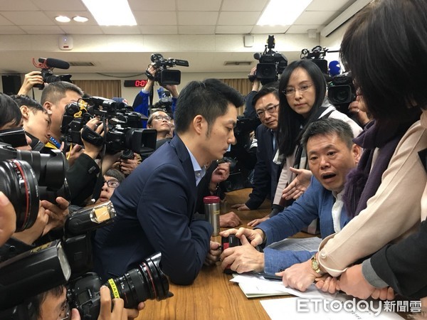 國民黨拖延戰(zhàn)術(shù)奏效 “一例一休”初審闖關(guān)失敗