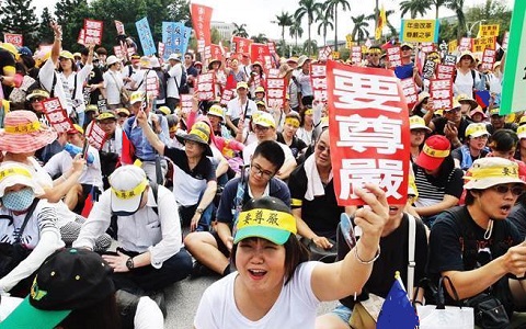 月退俸被砍經(jīng)濟壓力大 臺退役上校無奈賣地還貸款