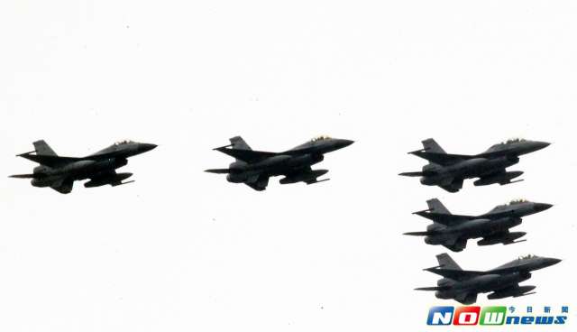 臺(tái)空軍F-16戰(zhàn)機(jī)超音速試飛音爆 嚇壞民眾