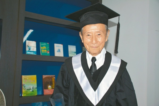 臺(tái)灣85歲老人讀完大學(xué) 夢(mèng)想成為專業(yè)導(dǎo)游(圖)