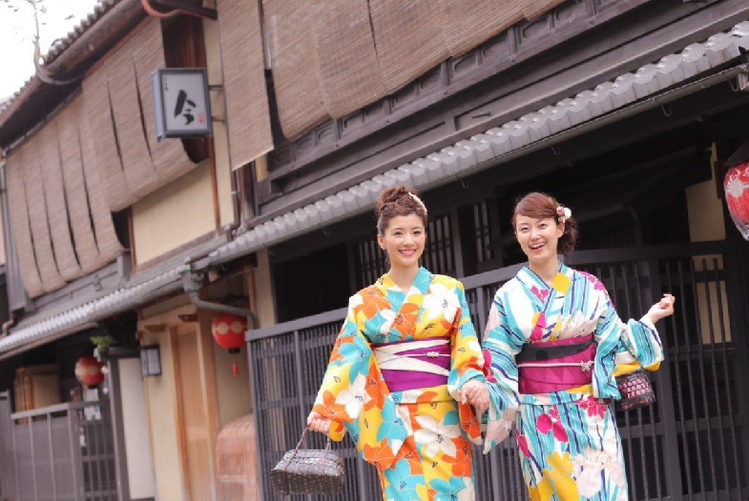 臺灣游客在日本景區(qū)穿和服遭批：無美感破壞風景