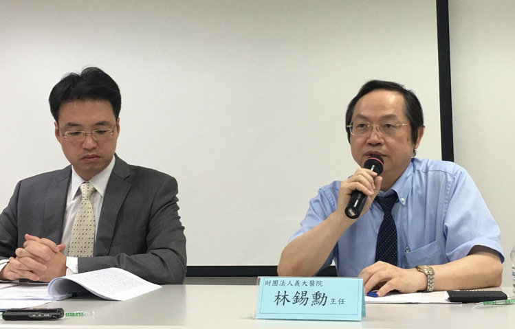患愛滋病學(xué)生遭退學(xué)案 臺(tái)醫(yī)界、法界吁防務(wù)部門道歉
