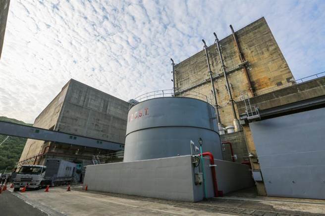 暴雨致島內(nèi)多地傳災情 核一廠2號機電塔倒塌