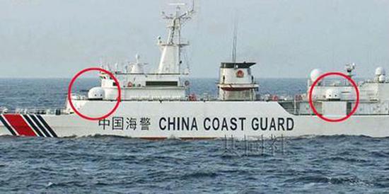 日本海上保安廳聲稱，發(fā)現(xiàn)在釣魚島周邊海域航行的一艘中國海警船配備有疑似機(jī)關(guān)炮的裝置，如圖中圓圈所示。