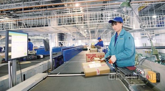 楊傳堂、李小鵬:確保寄遞渠道安全暢通平穩(wěn)運(yùn)行