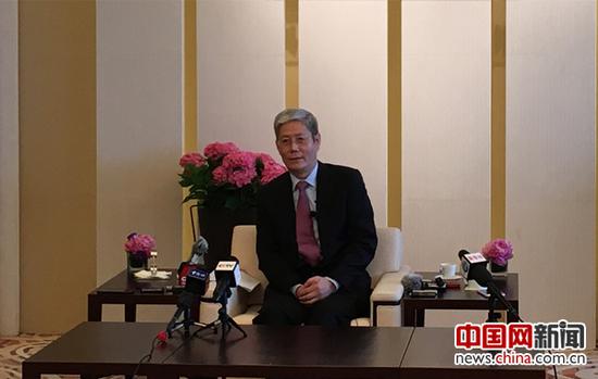 華潤(rùn)集團(tuán)董事長(zhǎng)傅育寧接受中央媒體集體采訪。中國(guó)網(wǎng) 戚易斌 攝