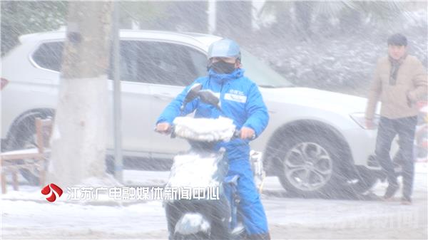 【暖新聞】致敬風(fēng)雪中的勞動(dòng)者!歲月靜好只因有你們在負(fù)重前行