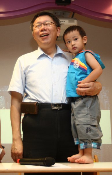 柯文哲強(qiáng)化輔選陣營(yíng)，放言還有更大咖。（臺(tái)媒圖）