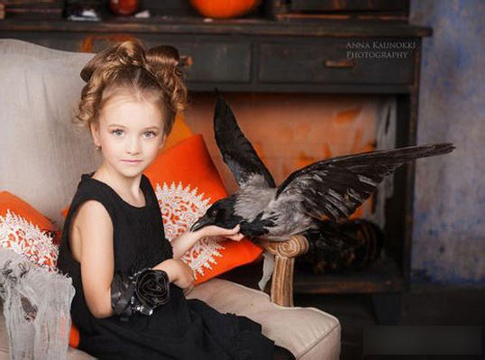 ˊʘӍ _˹}ͯģ(Angelina Kurkina)l(f)һM,ƬСͰ׃,·`䷲g