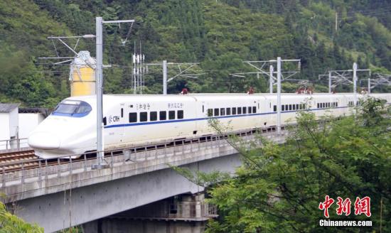 動車上吸煙者最高將被禁乘動車需制定細(xì)節(jié)辦法