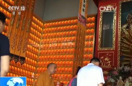 九華山旅游陷阱：冒充工作人員 攔車帶領(lǐng)燒高價(jià)香