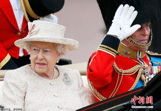 (dng)?sh)ؕr(sh)g2015613Ӣ؞cףɯŮQueen Elizabeth89qeСӢذ׽hm_(ti)ӢŮɯ׶ʼҳɆT醱xʽӱСӳϯPFվɷÃ߅r(sh)Ӵȵı鶺Ц