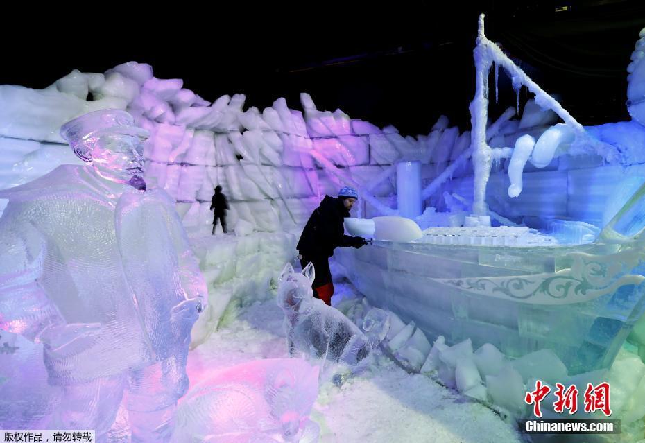 比利時(shí)舉行冰雪節(jié) 各式冰燈“美麗襲人”