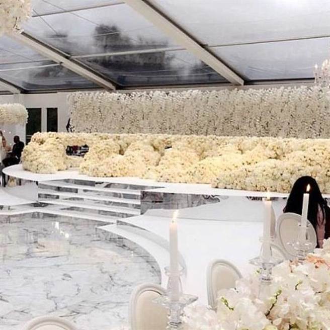 百萬朵玫瑰布置超豪華婚禮 尼日利亞女首富之子娶妻