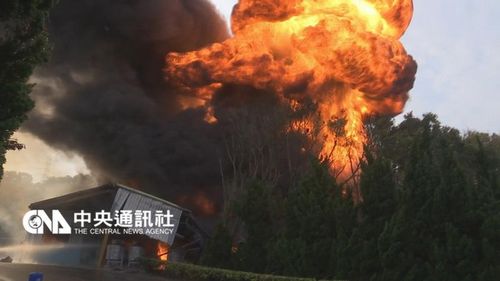 苗栗涂料工廠發(fā)生大火現(xiàn)場(chǎng)多次傳出爆炸聲（圖）