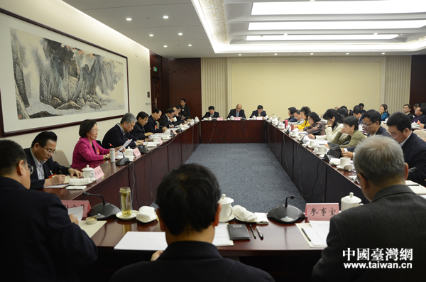 龍明彪?yún)⒓尤珖䥇f(xié)十二屆五次會議民革界別聯(lián)組討論