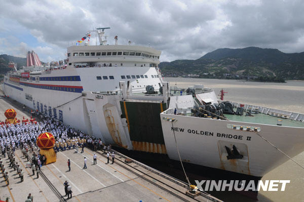 7月13日,滿載旅客的“新金橋Ⅱ”豪華客滾輪準(zhǔn)備駛離福州港馬尾客運(yùn)碼頭。