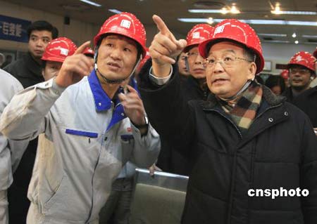 2月2日，國務(wù)院總理溫家寶視察處于抗災保電一線的大唐湘潭發(fā)電公司，詢問機組運行情況。