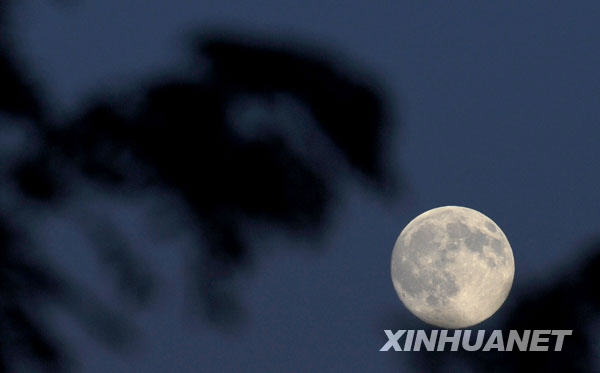 10月3日拍攝的沈陽上空的圓月。