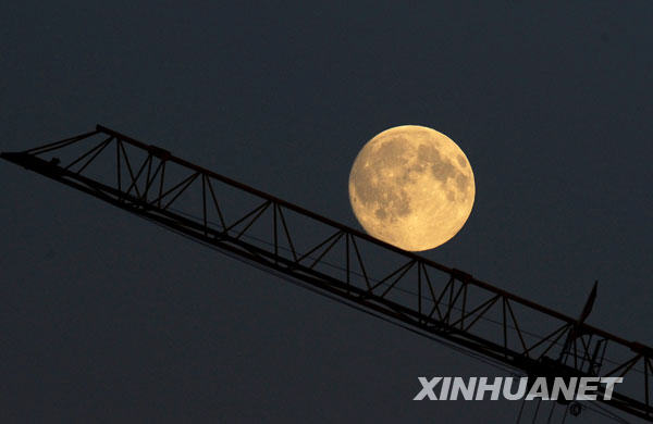 10月3日拍攝的沈陽上空的圓月。